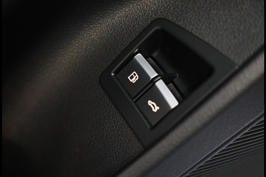 Audi Q8 55 TFSI e Quattro S Line / B & O / Camera / F1 / Cruise Control / Sfeerverlichting / Dig Cockpit / Matrix / Pdc / 23 Inch