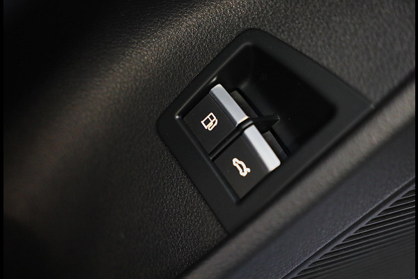 Audi Q8 55 TFSI e Quattro S Line / B & O / Camera / F1 / Cruise Control / Sfeerverlichting / Dig Cockpit / Matrix / Pdc / 23 Inch
