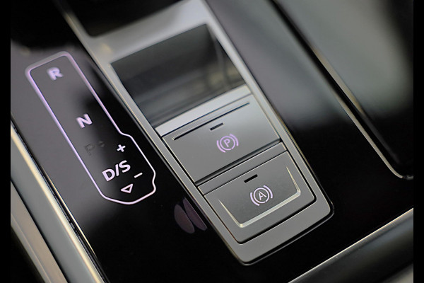 Audi Q8 55 TFSI e Quattro S Line / B & O / Camera / F1 / Cruise Control / Sfeerverlichting / Dig Cockpit / Matrix / Pdc / 23 Inch