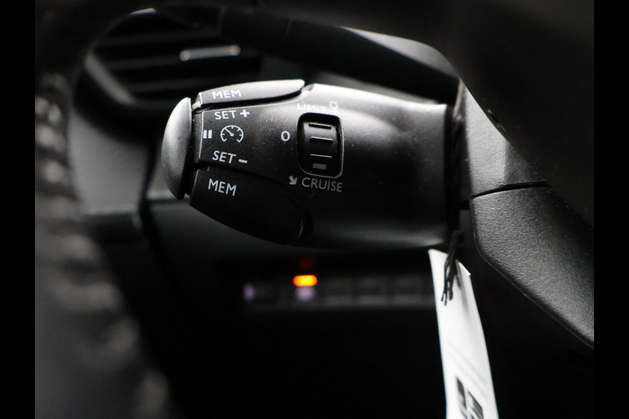 Peugeot 2008 1.2 PURETECH BLEU VERTIGO + LED | APPLE CARPLAY | ANDROID AUTO | DEALER ONDERHOUDEN