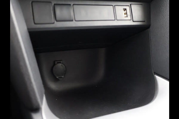 Toyota Yaris Cross 1.5 HYBRID BI-TONE PACK GARANTIE 2-2034 ! CLIMA.CRUISE ADAPTIEF. PARKEER CAMERA.