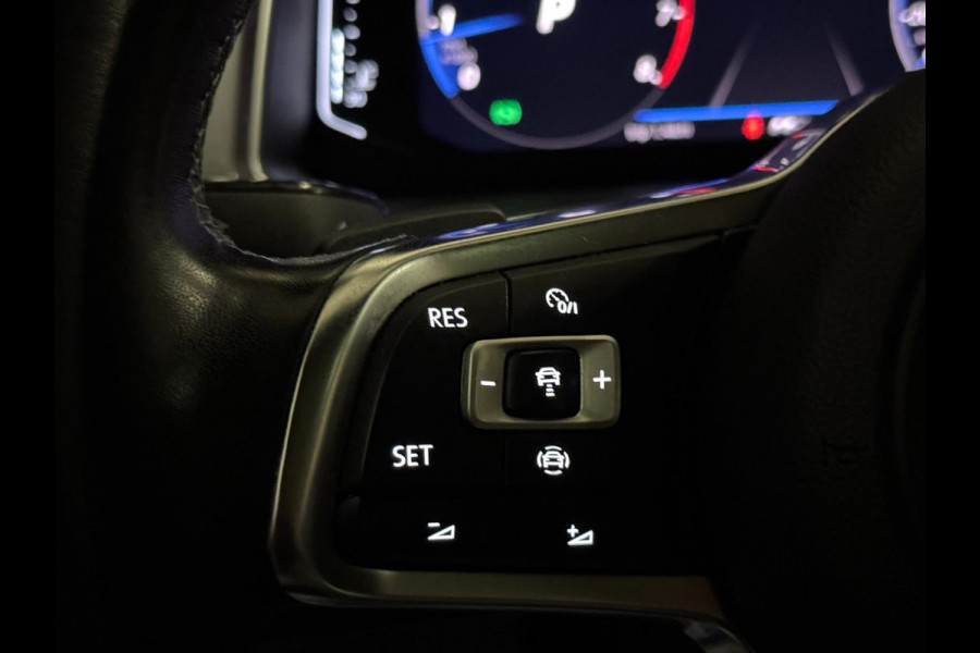 Volkswagen T-Roc 2.0 TSI 4Motion 3X R-LINE | PANO | VIRTUAL | CAMERA