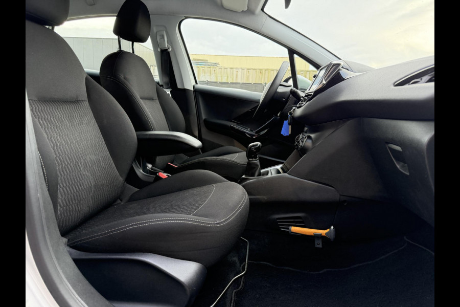 Peugeot 208 1.2 PureTech Blue Lion Navi,Airco,Cruise,PDC,Distributie riem v.v. in 2025,Apple Carplay,Weinig KM,N.A.P,APK tot 09-2026