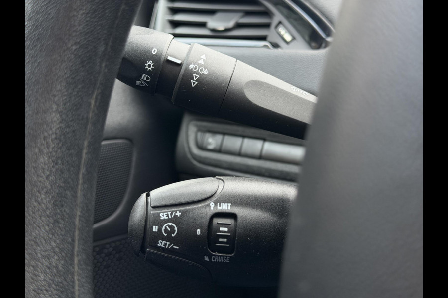 Peugeot 208 1.2 PureTech Blue Lion Navi,Airco,Cruise,PDC,Distributie riem v.v. in 2025,Apple Carplay,Weinig KM,N.A.P,APK tot 09-2026