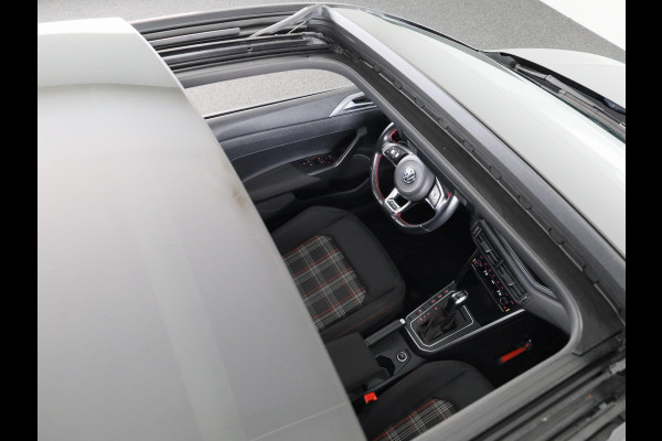 Volkswagen Polo 2.0 TSI GTI 200PK | Automaat (DSG) | Panoramadak | Camera | Beats audio | Keyless entry | Digitaal dashboard | 18 Inch | Led