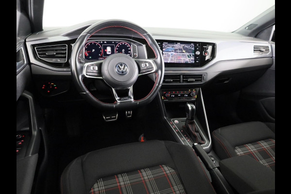 Volkswagen Polo 2.0 TSI GTI 200PK | Automaat (DSG) | Panoramadak | Camera | Beats audio | Keyless entry | Digitaal dashboard | 18 Inch | Led