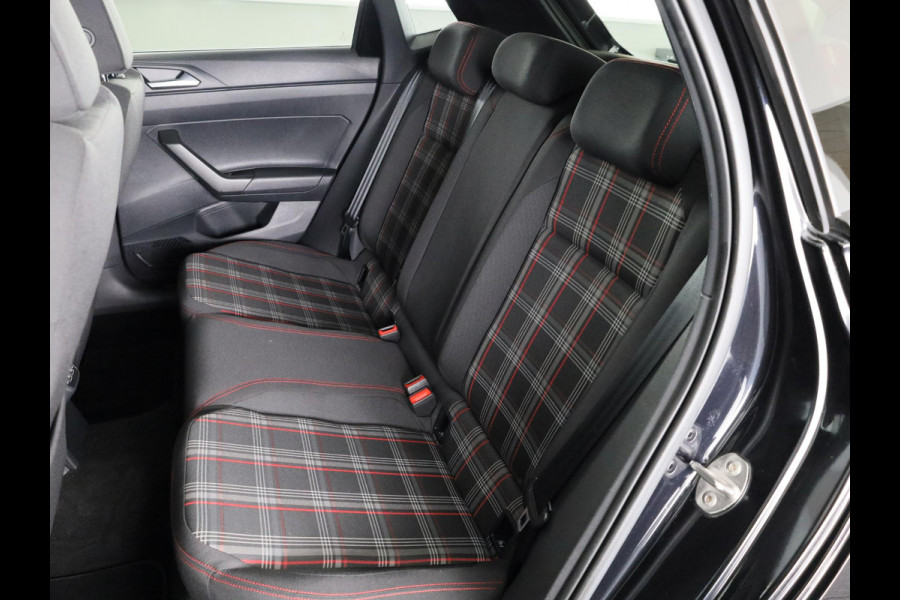 Volkswagen Polo 2.0 TSI GTI 200PK | Automaat (DSG) | Panoramadak | Camera | Beats audio | Keyless entry | Digitaal dashboard | 18 Inch | Led