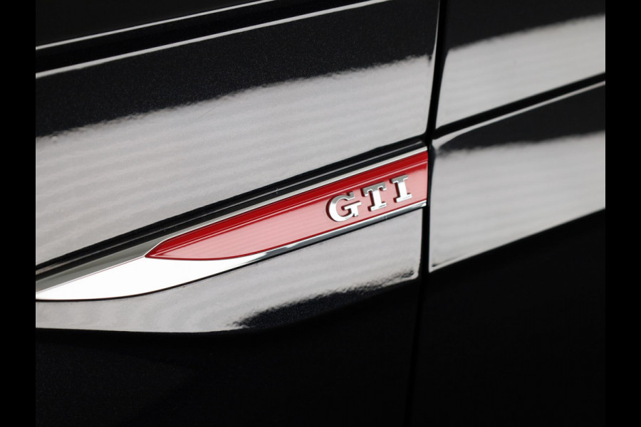 Volkswagen Polo 2.0 TSI GTI 200PK | Automaat (DSG) | Panoramadak | Camera | Beats audio | Keyless entry | Digitaal dashboard | 18 Inch | Led