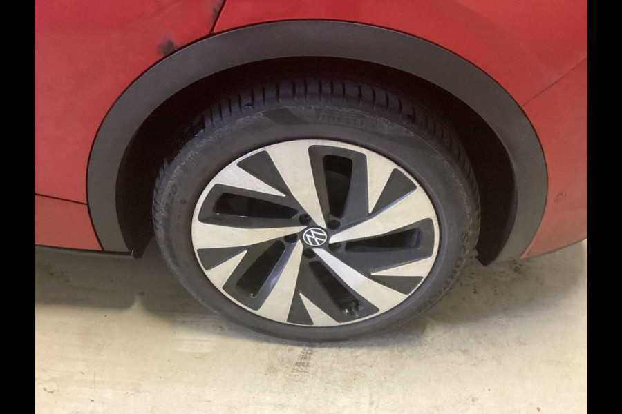 Volkswagen ID.5 Pro 77 kWh | Stoel- en stuurwielverwarming | Achteruitrijcamera | 20 inch velgen | Getint glas | Navigatie