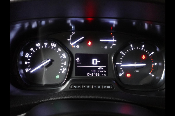 Opel Vivaro 102pk L3H1 Edition Dubbele Cabine 6persoons Navigatie Trekhaak Airco Cruise control