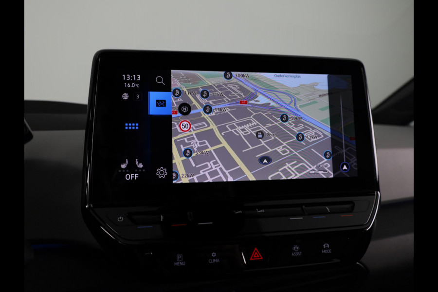 Volkswagen ID.3 First Max 58 kWh 204 pk | Navigatie | Panoramadak | Trekhaak (afneembaar) | Parkeersensoren | Achteruitrijcamera | Stoelverwarming |