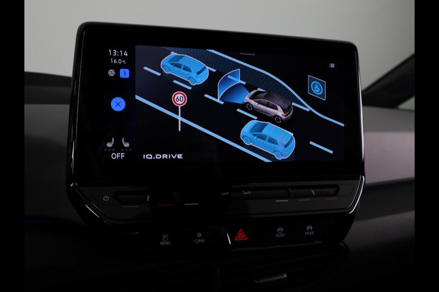 Volkswagen ID.3 First Max 58 kWh 204 pk | Navigatie | Panoramadak | Trekhaak (afneembaar) | Parkeersensoren | Achteruitrijcamera | Stoelverwarming |