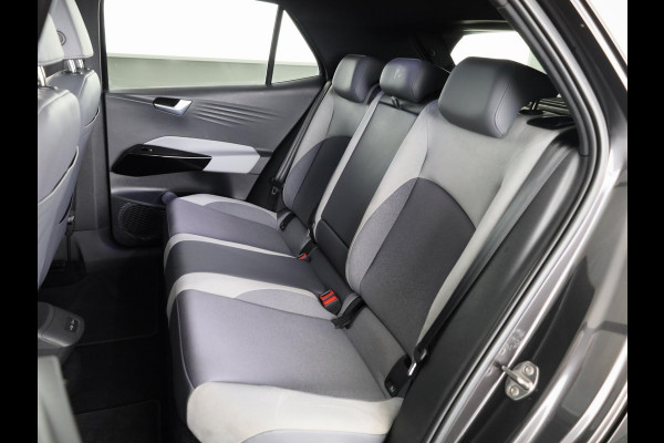 Volkswagen ID.3 First Max 58 kWh 204 pk | Navigatie | Panoramadak | Trekhaak (afneembaar) | Parkeersensoren | Achteruitrijcamera | Stoelverwarming |