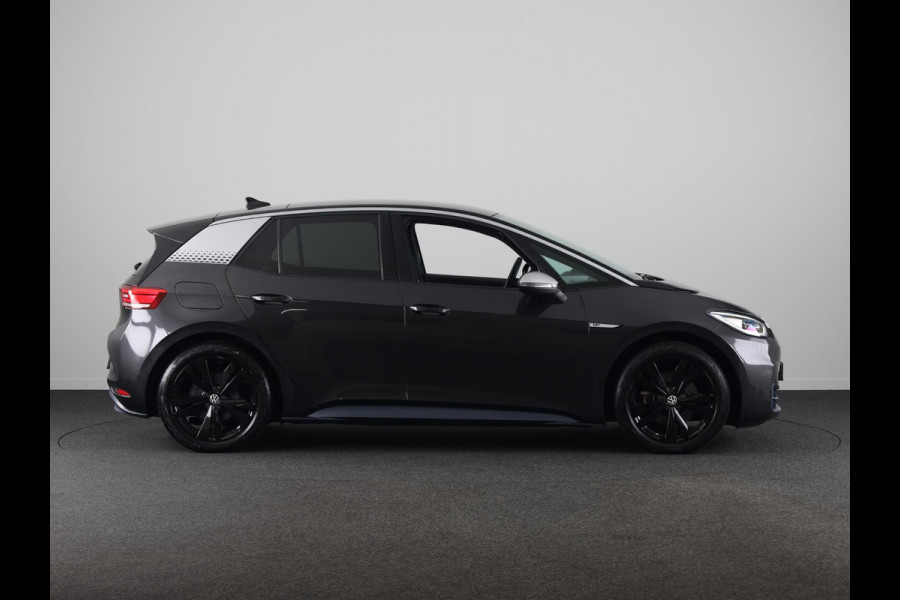 Volkswagen ID.3 First Max 58 kWh 204 pk | Navigatie | Panoramadak | Trekhaak (afneembaar) | Parkeersensoren | Achteruitrijcamera | Stoelverwarming |