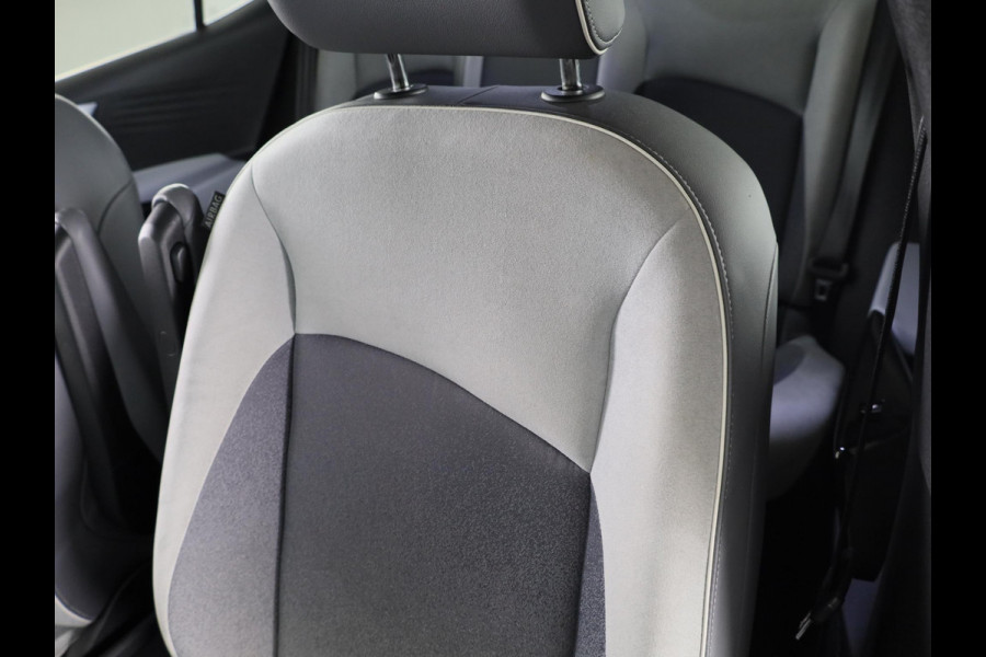 Volkswagen ID.3 First Max 58 kWh 204 pk | Navigatie | Panoramadak | Trekhaak (afneembaar) | Parkeersensoren | Achteruitrijcamera | Stoelverwarming |