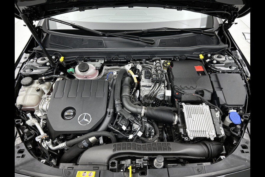 Mercedes-Benz CLA-Klasse Shooting Brake 250 e Star Edition AMG Line | Night Pakket | Sfeerverlichting | Ledkoplampen | Apple CarPlay | Keyless-Go | Inclusief 24 maanden MB Certified garantie voor Europa.