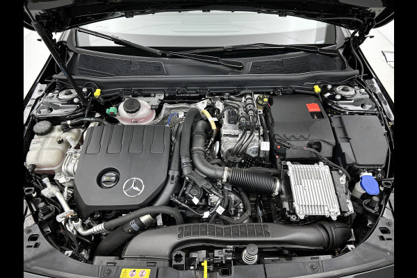 Mercedes-Benz CLA-Klasse Shooting Brake 250 e Star Edition AMG Line | Night Pakket | Sfeerverlichting | Ledkoplampen | Apple CarPlay | Keyless-Go | Inclusief 24 maanden MB Certified garantie voor Europa.