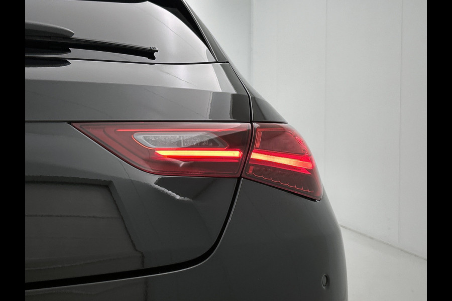 Mercedes-Benz CLA-Klasse Shooting Brake 250 e Star Edition AMG Line | Night Pakket | Sfeerverlichting | Ledkoplampen | Apple CarPlay | Keyless-Go | Inclusief 24 maanden MB Certified garantie voor Europa.