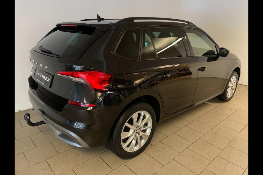 Škoda Kamiq 1.0 TSI Sport Business 110PK AIRCO CLIMA NAVI VIA APP CRUISE APPLE CARPLAY SPORTSTOELEN PDC TREKHAAK NIEUWSTAAT