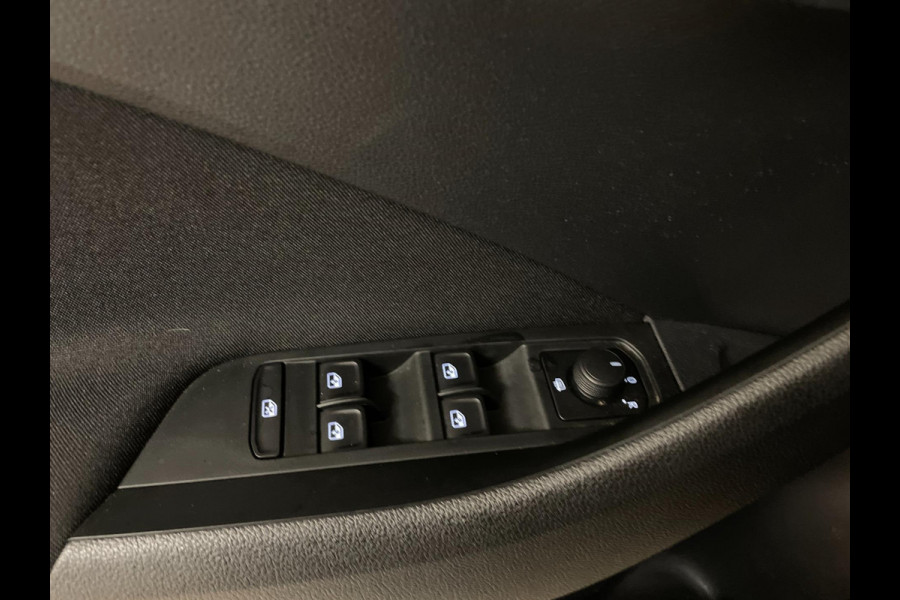 Škoda Kamiq 1.0 TSI Sport Business 110PK AIRCO CLIMA NAVI VIA APP CRUISE APPLE CARPLAY SPORTSTOELEN PDC TREKHAAK NIEUWSTAAT