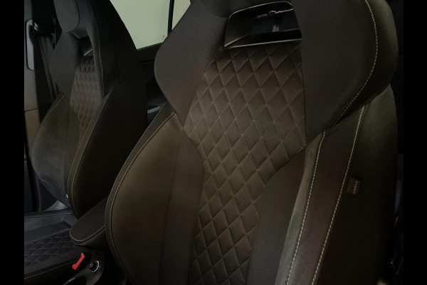 Škoda Kamiq 1.0 TSI Sport Business 110PK AIRCO CLIMA NAVI VIA APP CRUISE APPLE CARPLAY SPORTSTOELEN PDC TREKHAAK NIEUWSTAAT
