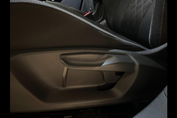 Škoda Kamiq 1.0 TSI Sport Business 110PK AIRCO CLIMA NAVI VIA APP CRUISE APPLE CARPLAY SPORTSTOELEN PDC TREKHAAK NIEUWSTAAT