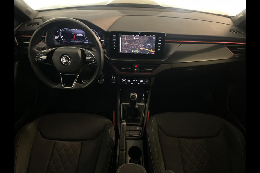 Škoda Kamiq 1.0 TSI Sport Business 110PK AIRCO CLIMA NAVI VIA APP CRUISE APPLE CARPLAY SPORTSTOELEN PDC TREKHAAK NIEUWSTAAT