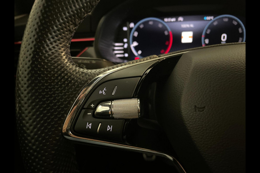 Škoda Kamiq 1.0 TSI Sport Business 110PK AIRCO CLIMA NAVI VIA APP CRUISE APPLE CARPLAY SPORTSTOELEN PDC TREKHAAK NIEUWSTAAT
