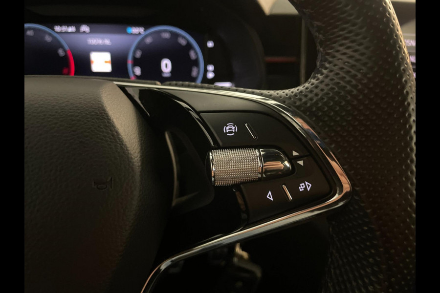 Škoda Kamiq 1.0 TSI Sport Business 110PK AIRCO CLIMA NAVI VIA APP CRUISE APPLE CARPLAY SPORTSTOELEN PDC TREKHAAK NIEUWSTAAT