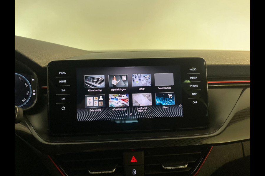 Škoda Kamiq 1.0 TSI Sport Business 110PK AIRCO CLIMA NAVI VIA APP CRUISE APPLE CARPLAY SPORTSTOELEN PDC TREKHAAK NIEUWSTAAT