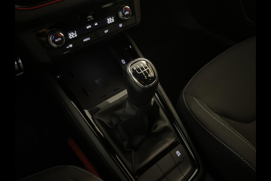 Škoda Kamiq 1.0 TSI Sport Business 110PK AIRCO CLIMA NAVI VIA APP CRUISE APPLE CARPLAY SPORTSTOELEN PDC TREKHAAK NIEUWSTAAT