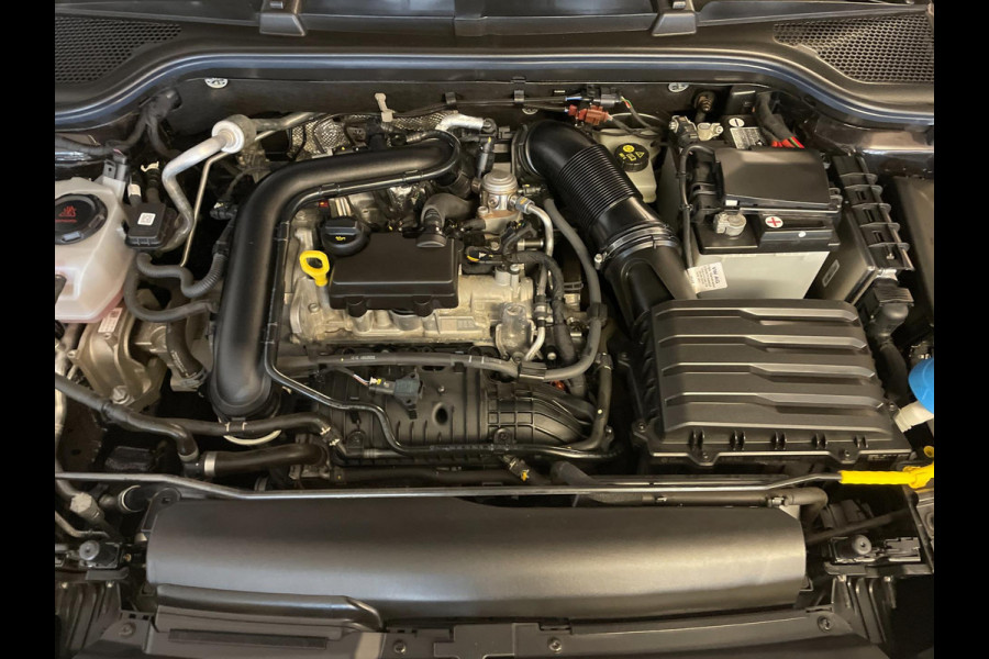 Škoda Kamiq 1.0 TSI Sport Business 110PK AIRCO CLIMA NAVI VIA APP CRUISE APPLE CARPLAY SPORTSTOELEN PDC TREKHAAK NIEUWSTAAT