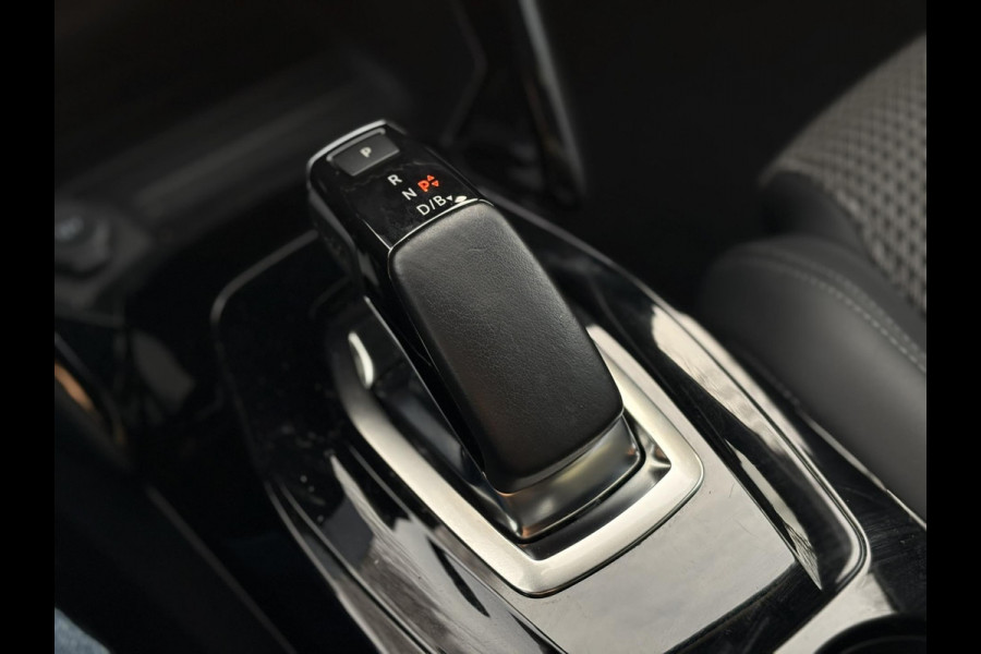 Peugeot e-2008 EV Allure 50 kWh | SoH 93,4% | Navi, 3D Virt. Cockp., Camera, Cruise, Climate, Sfeerverlichting, Carplay/Android |