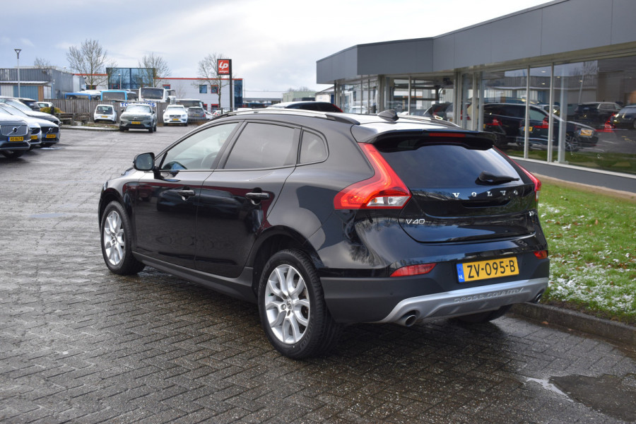Volvo V40 Cross Country T3 153PK Polar+ Luxury | Panodak | H&K | Stoelverwarming | Leder | Camera