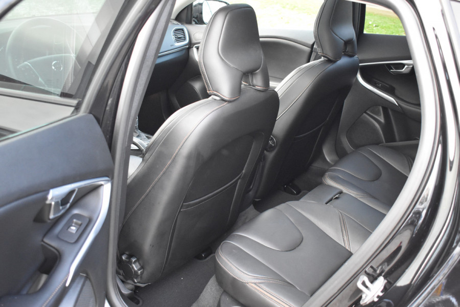Volvo V40 Cross Country T3 153PK Polar+ Luxury | Panodak | H&K | Stoelverwarming | Leder | Camera