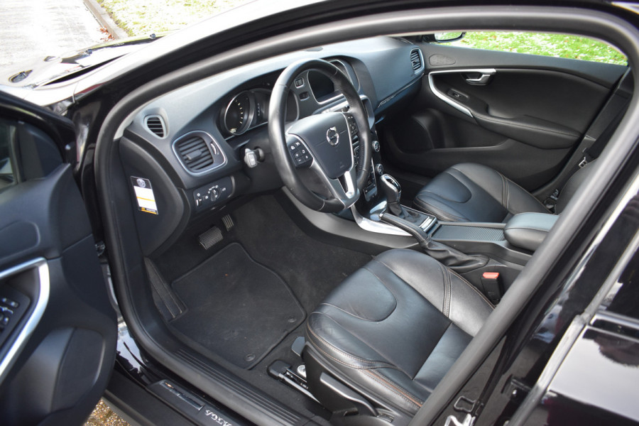 Volvo V40 Cross Country T3 153PK Polar+ Luxury | Panodak | H&K | Stoelverwarming | Leder | Camera