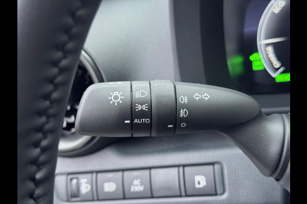 Toyota C-HR 2.0 Plug-in Hybrid 223pk Dynamic Bi-Tone | 18 inch, Stoel + Stuurverwarming, Groot scherm, Parkeersensoren, Dodehoekherkenning