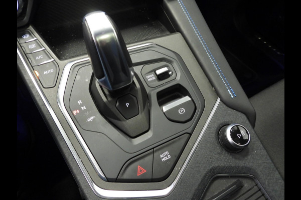 Lynk & Co 01 1.5 PHEV BlackLine TREKHAAK/360CAM/SCHUIFDAK/LED/20"LMV!