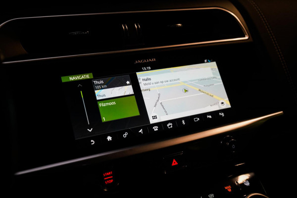 Jaguar I-PACE EV400 First Edition 90 kWh |Panorama | Alcantara Hemel | Luxe Leder | Camera | Stoelverwarming | Stuurwiel verwarmd