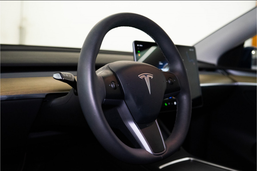 Tesla Model Y RWD 58 kWh 300PK | Incl. BTW | NL AUTO | 1e Eig.+NAP | Pano | Full Self Driving | 12 MND Garantie