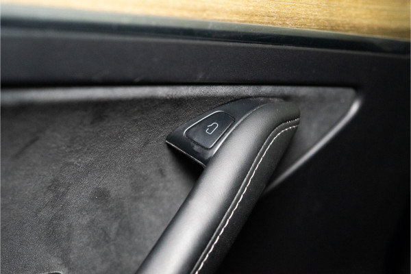 Tesla Model Y RWD 58 kWh 300PK | Incl. BTW | NL AUTO | 1e Eig.+NAP | Pano | Full Self Driving | 12 MND Garantie