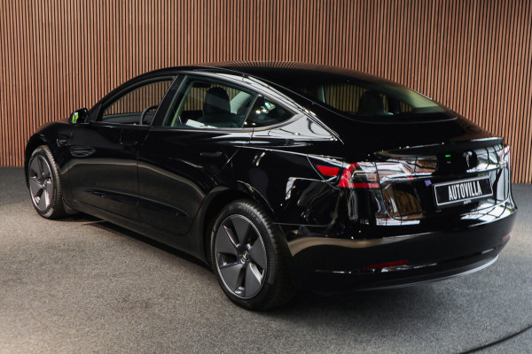 Tesla Model 3 RWD Nieuw Autopilot ACC Stuurverwarm. PDC Leer Navi Panoramadak 360° Elektr. achterklep Stoelverwarming voor & achter Climate voor & achter LM velgen BTW auto! Nieuw!