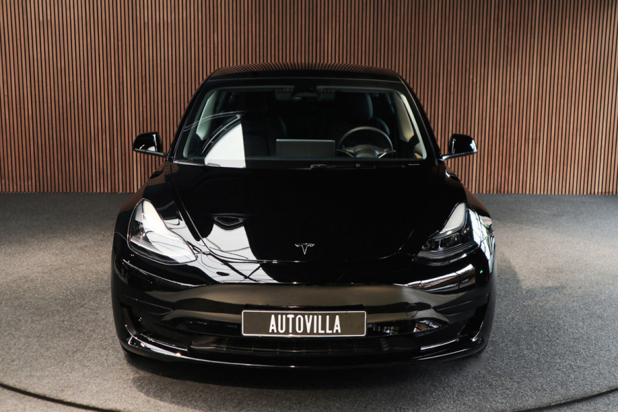 Tesla Model 3 RWD Nieuw Autopilot ACC Stuurverwarm. PDC Leer Navi Panoramadak 360° Elektr. achterklep Stoelverwarming voor & achter Climate voor & achter LM velgen BTW auto! Nieuw!