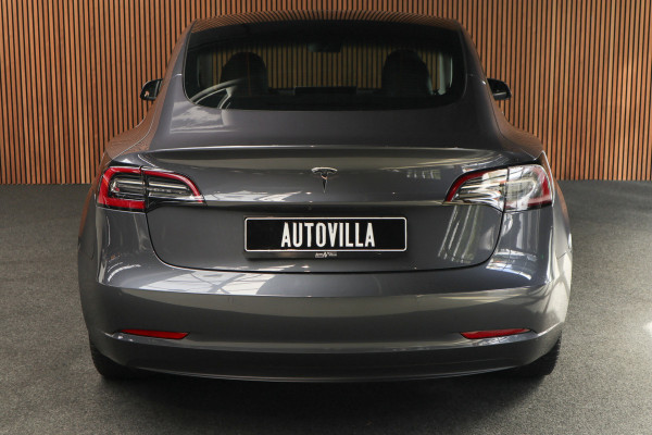 Tesla Model 3 Standard Plus ACC Autopilot Stuurverwarm. PDC Leer Navi Panoramadak 360° Elektr. achterklep Stoelverwarming voor & achter Climate voor & achter LM velgen BTW auto!