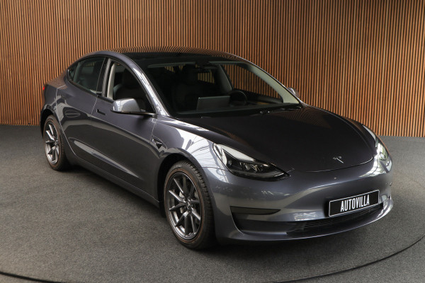 Tesla Model 3 Standard Plus ACC Autopilot Stuurverwarm. PDC Leer Navi Panoramadak 360° Elektr. achterklep Stoelverwarming voor & achter Climate voor & achter LM velgen BTW auto!
