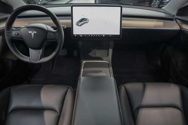 Tesla Model 3 Standard Plus ACC Autopilot Stuurverwarm. PDC Leer Navi Panoramadak 360° Elektr. achterklep Stoelverwarming voor & achter Climate voor & achter LM velgen BTW auto!