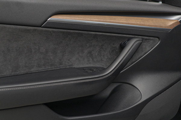 Tesla Model 3 Standard Plus ACC Autopilot Stuurverwarm. PDC Leer Navi Panoramadak 360° Elektr. achterklep Stoelverwarming voor & achter Climate voor & achter LM velgen BTW auto!