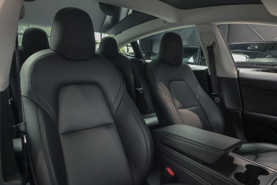 Tesla Model 3 Standard Plus ACC Autopilot Stuurverwarm. PDC Leer Navi Panoramadak 360° Elektr. achterklep Stoelverwarming voor & achter Climate voor & achter LM velgen BTW auto!