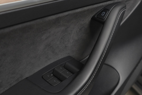 Tesla Model 3 Standard Plus ACC Autopilot Stuurverwarm. PDC Leer Navi Panoramadak 360° Elektr. achterklep Stoelverwarming voor & achter Climate voor & achter LM velgen BTW auto!