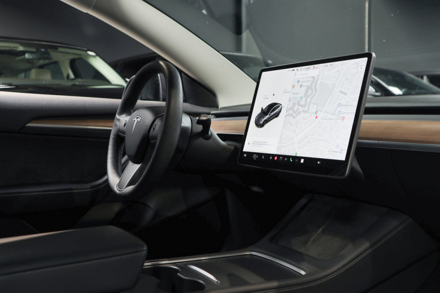 Tesla Model 3 Standard Plus ACC Autopilot Stuurverwarm. PDC Leer Navi Panoramadak 360° Elektr. achterklep Stoelverwarming voor & achter Climate voor & achter LM velgen BTW auto!